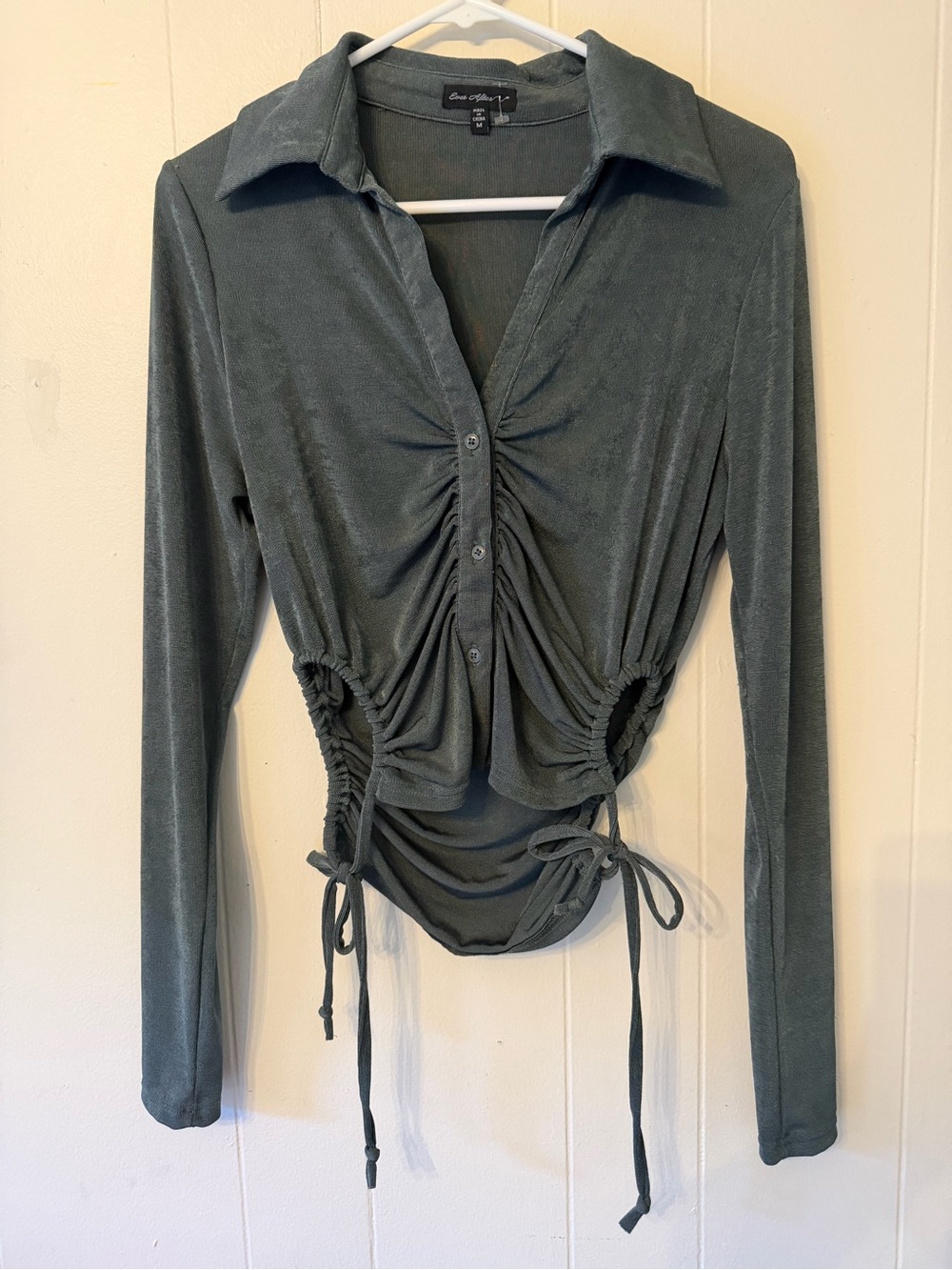 Long-Sleeve Ruched Button Front Top in Dark Green-Grey Side Cutouts Size M